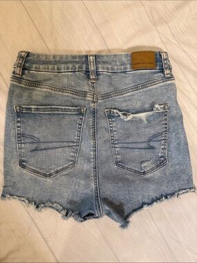 American Eagle Curvy Hi-Rise Shortie Distressed Denim Shorts Size 4 EUC
